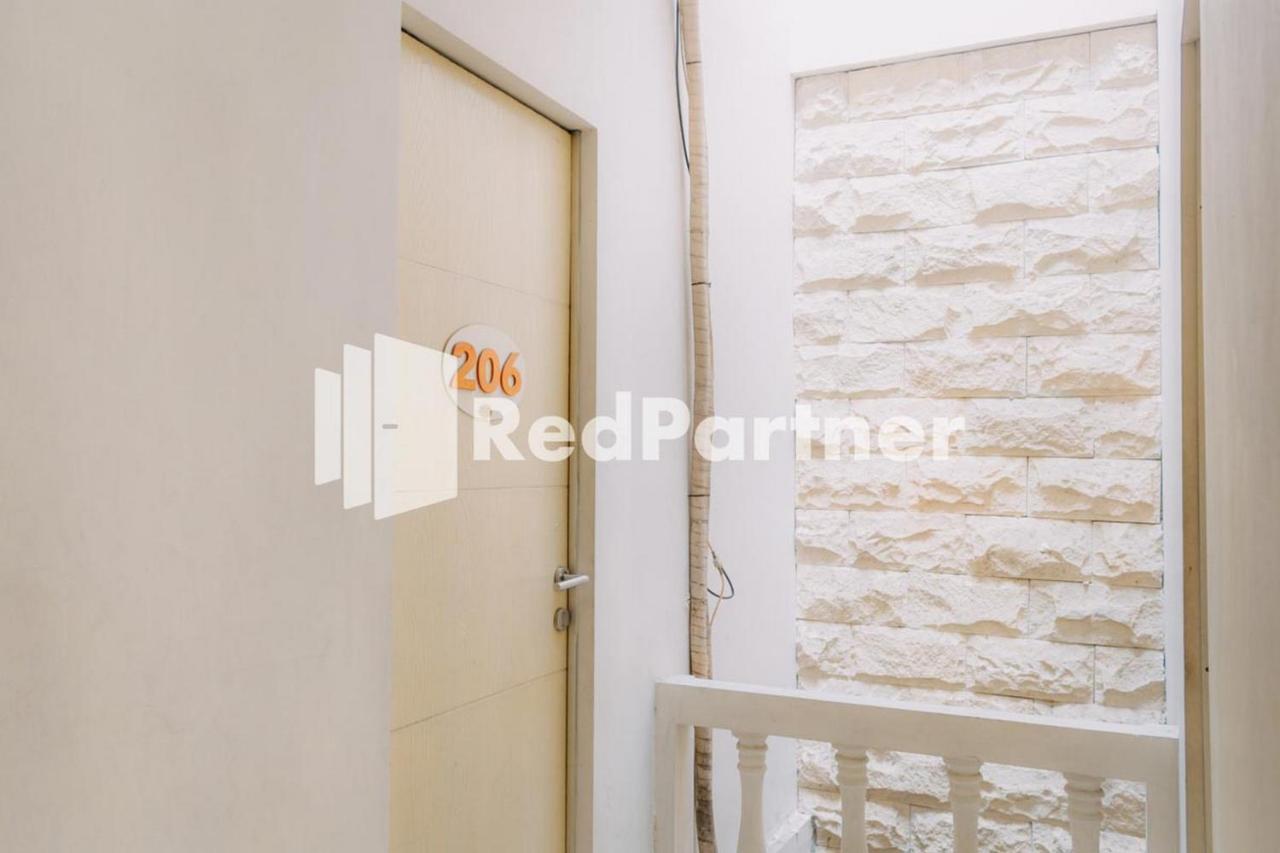 We Stay Residence Redpartner Surabaia Exterior foto